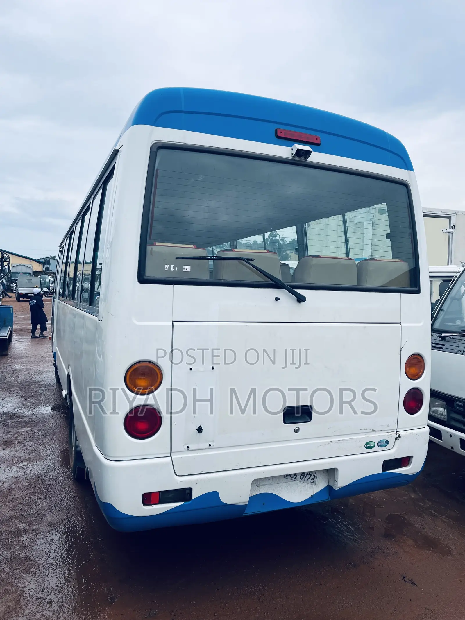Mitsubishi Fuso Rosa 2012 White