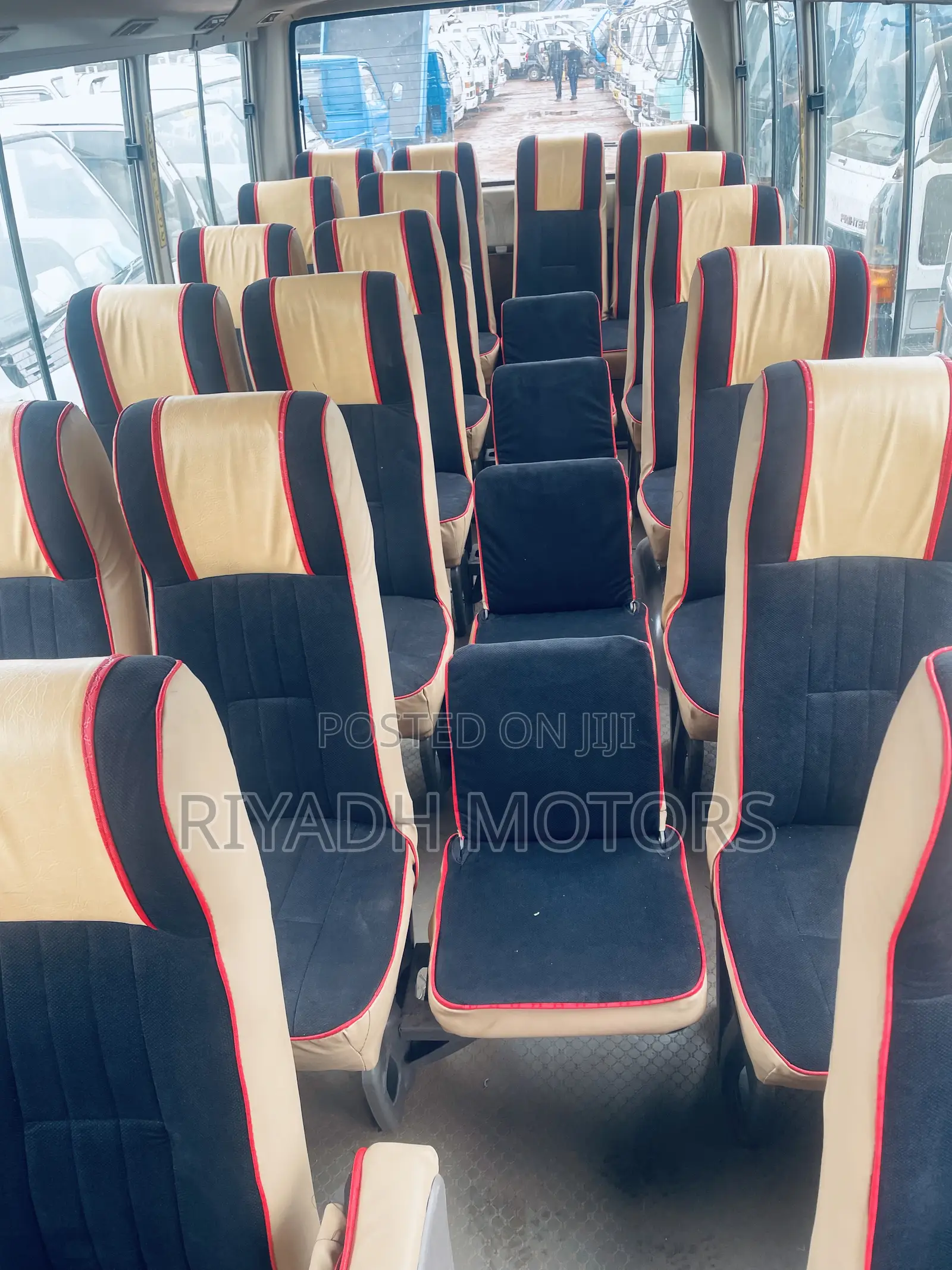Mitsubishi Fuso Rosa 2012 White