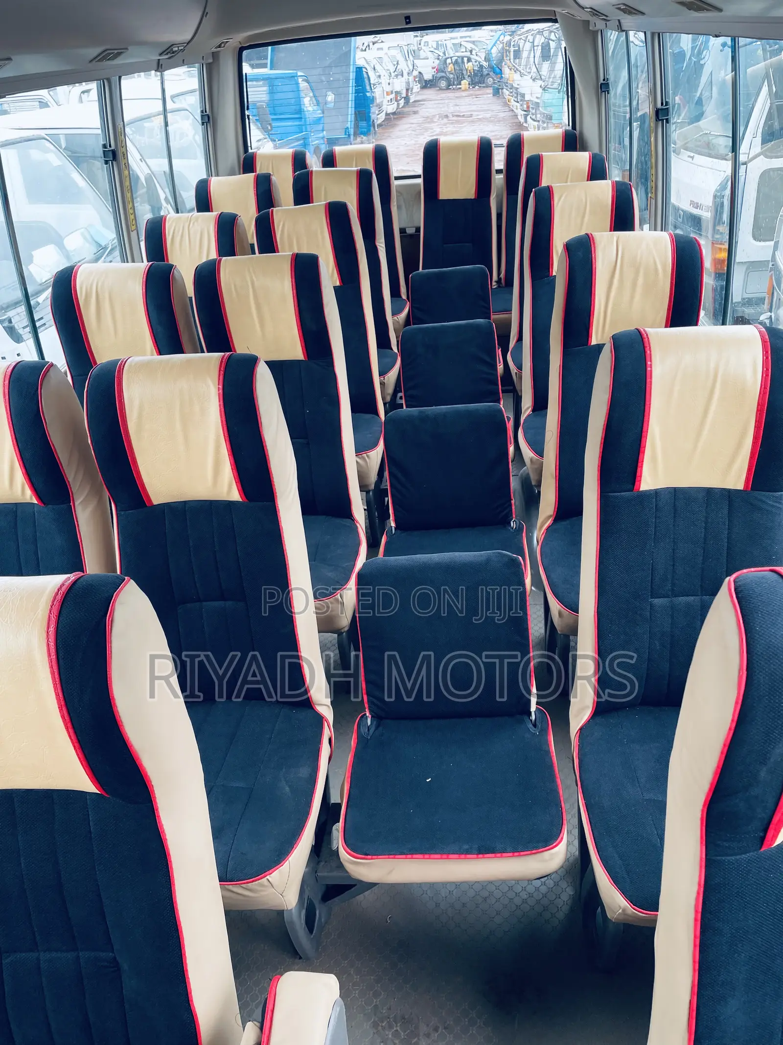 Mitsubishi Fuso Rosa 2012 White