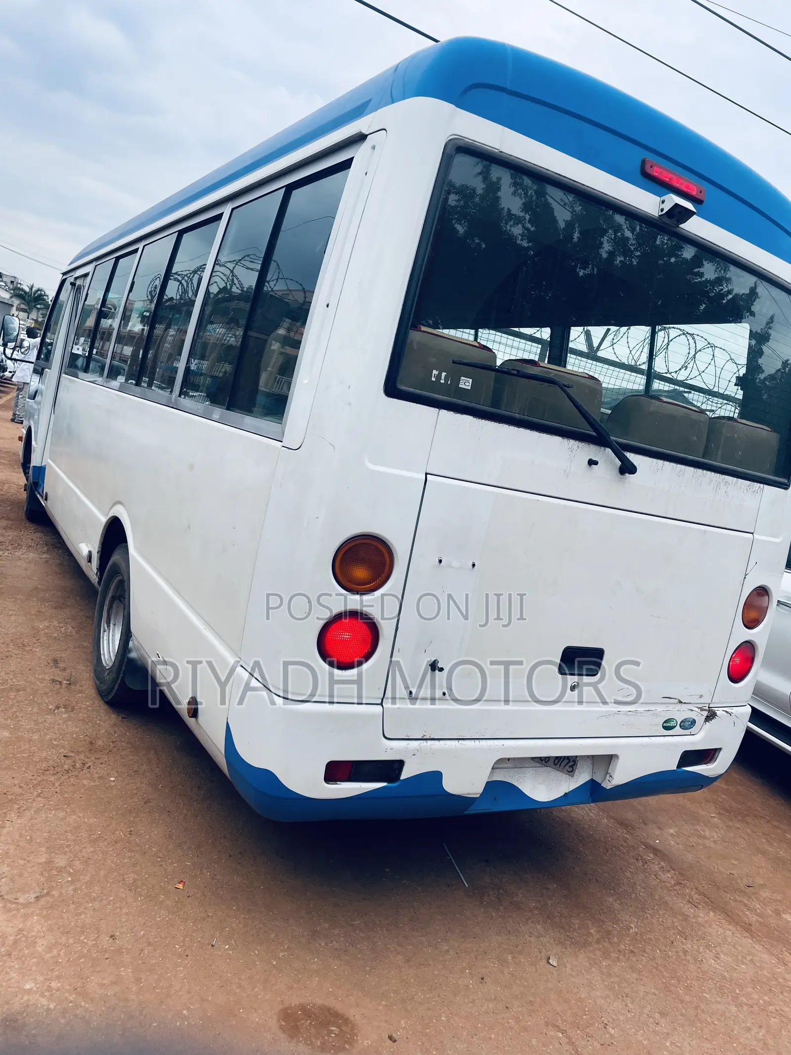 Mitsubishi Fuso Rosa 2012 White