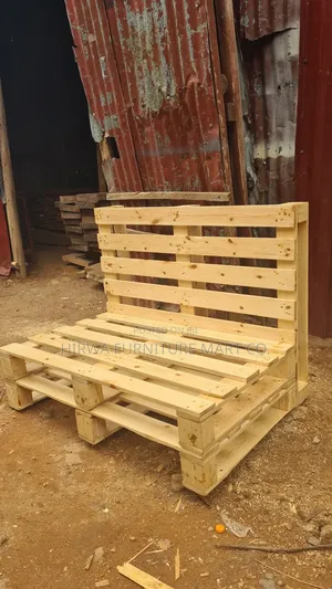 Two Sitter Pallet Chair