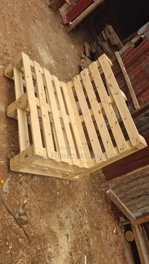 Two Sitter Pallet Chair