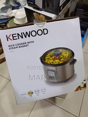 2.8l Kenwood Rcm71 Rice Cooker With a Steam Basket.