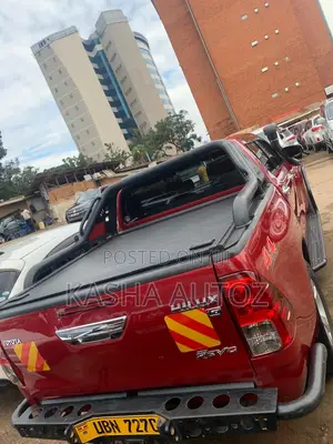 Toyota Hilux 2015 Red