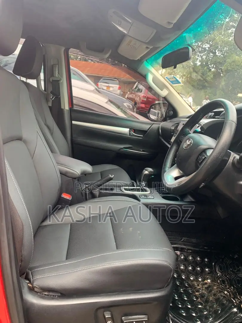 Toyota Hilux 2015 Red