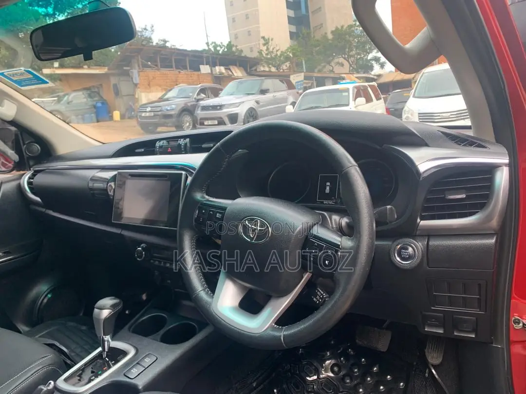 Toyota Hilux 2015 Red