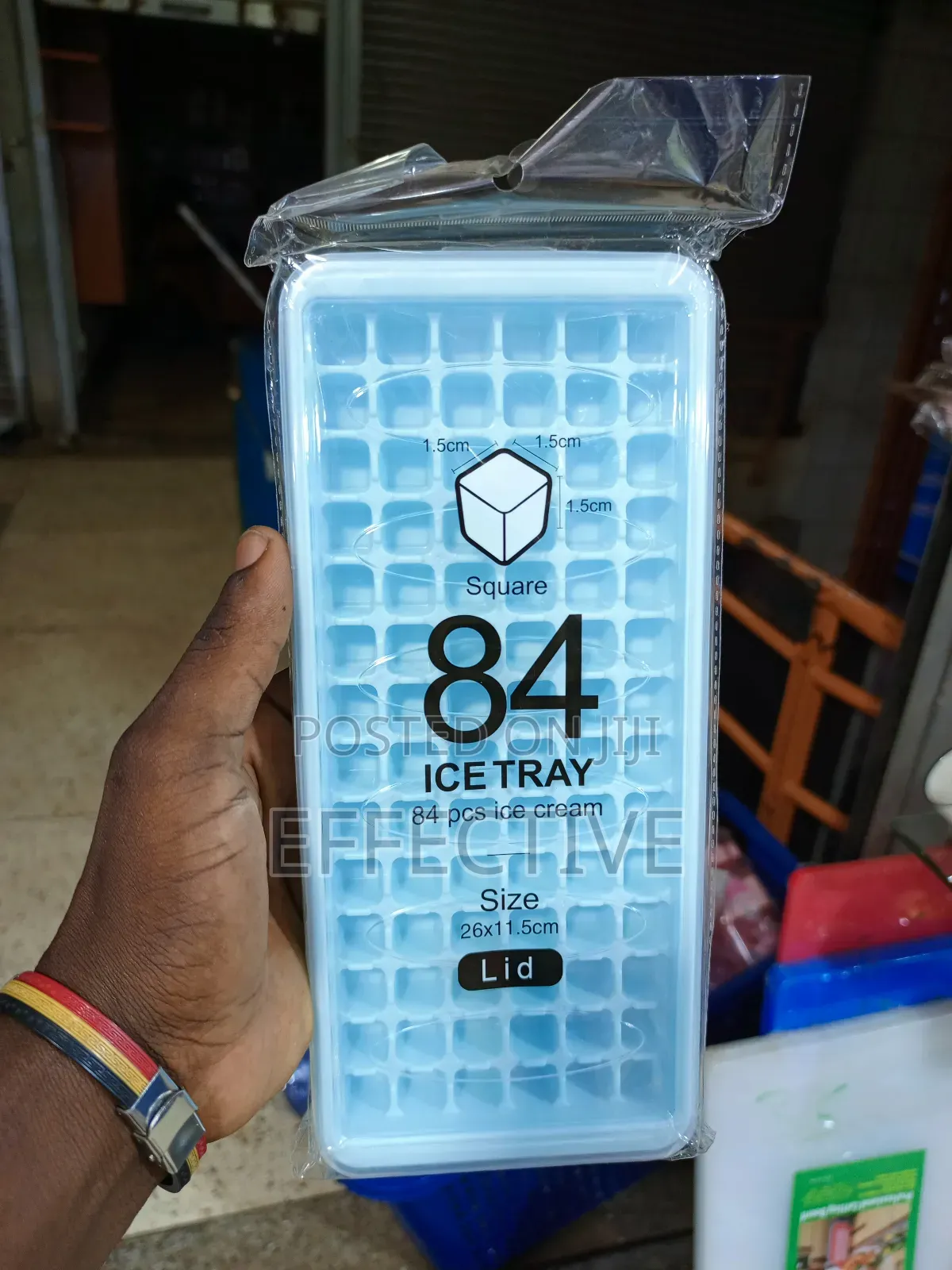 Ice Cube Tray With a Lid 84 Cubes