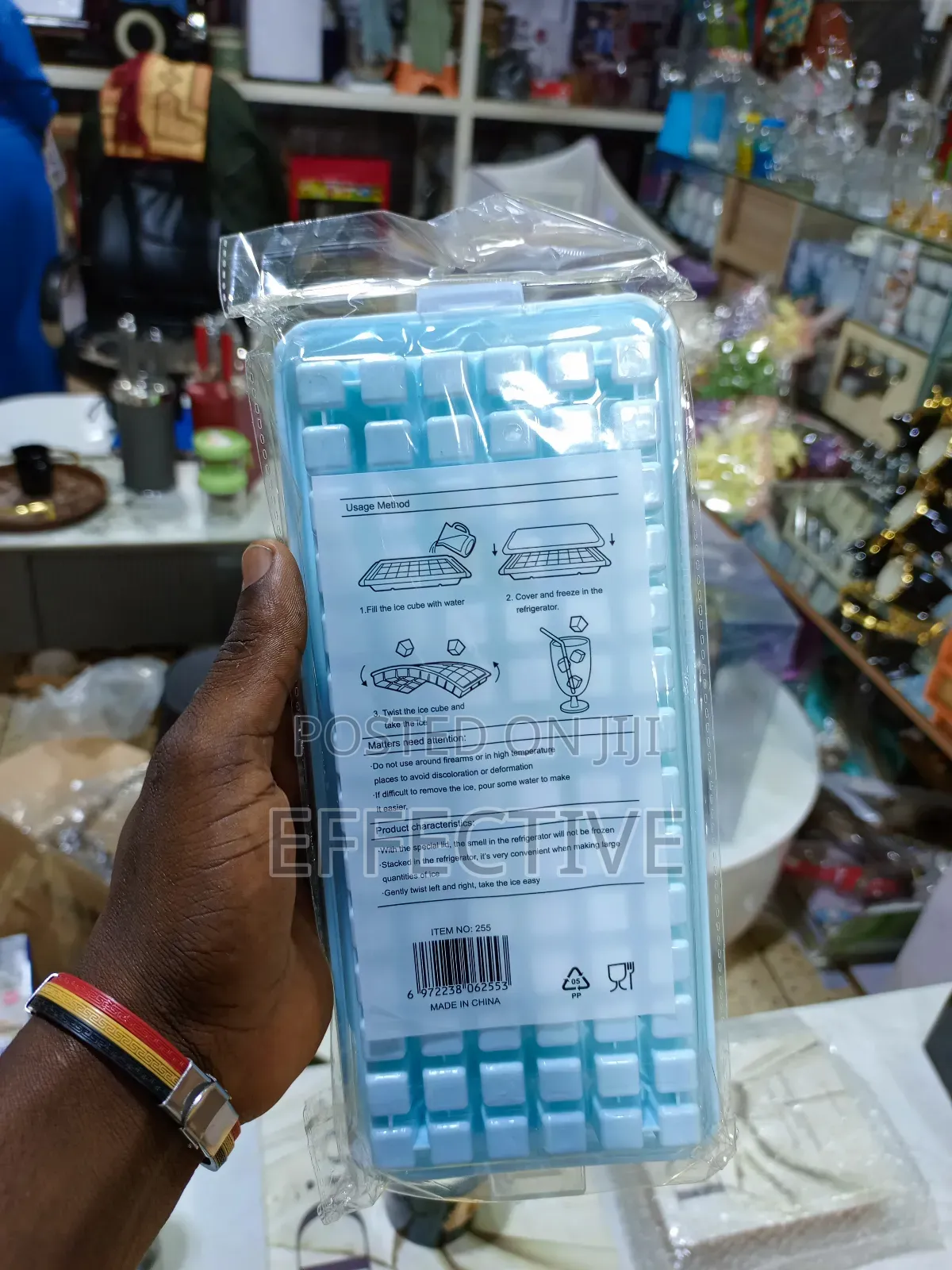Ice Cube Tray With a Lid 84 Cubes