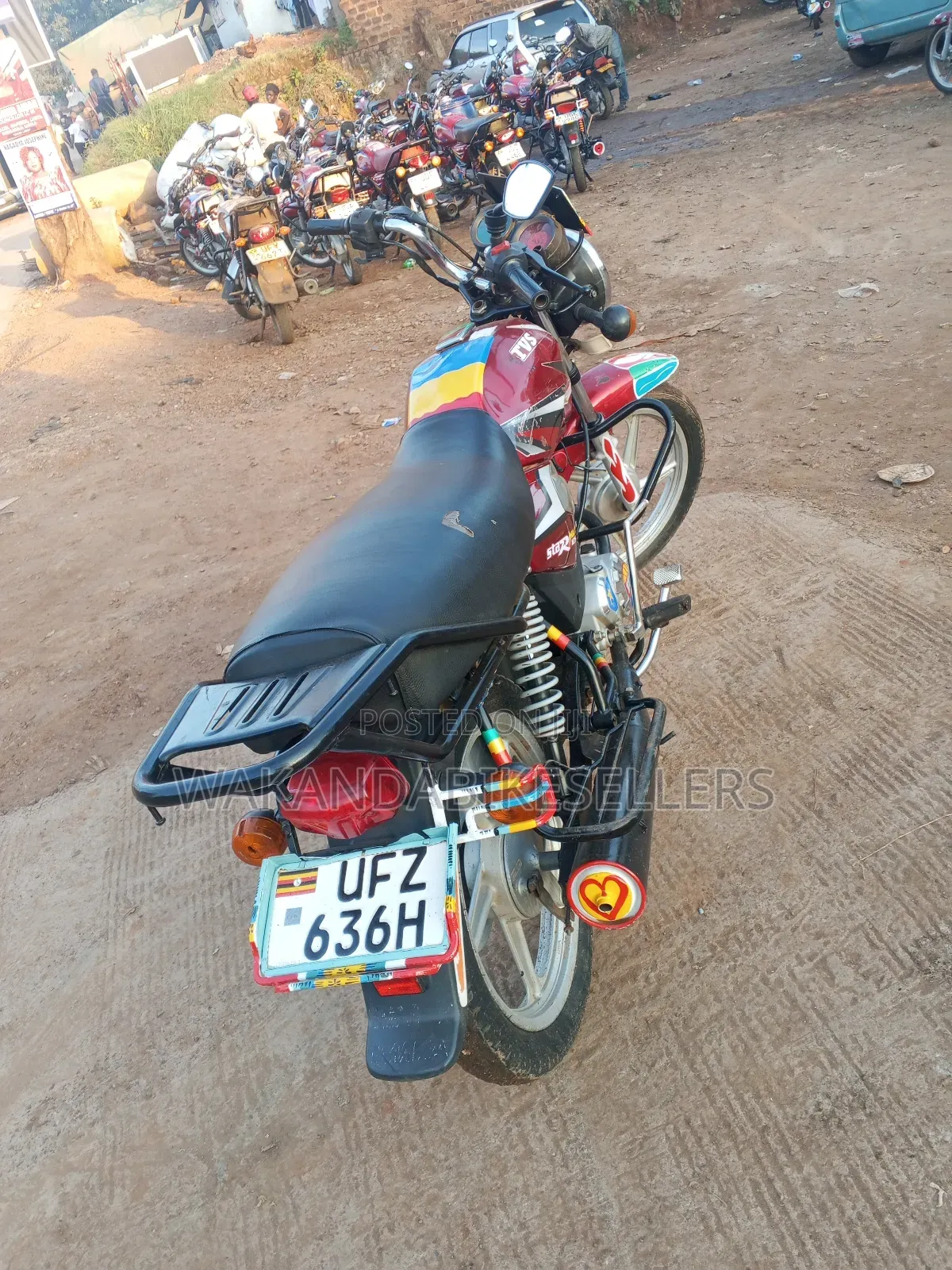 TVS HLX 125 2023 Red