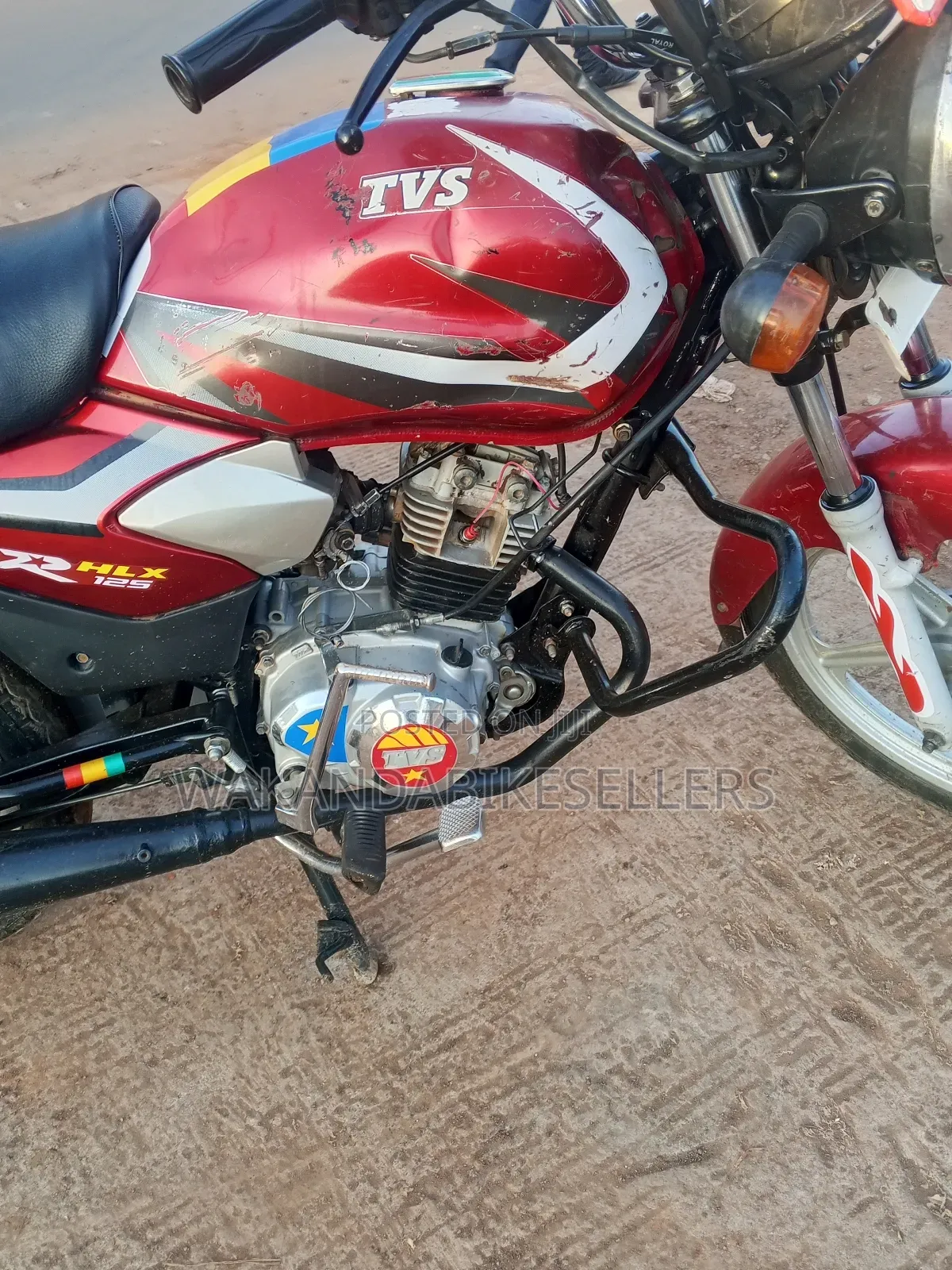 TVS HLX 125 2023 Red