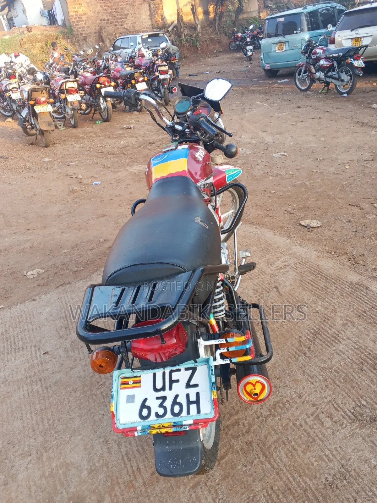 TVS HLX 125 2023 Red