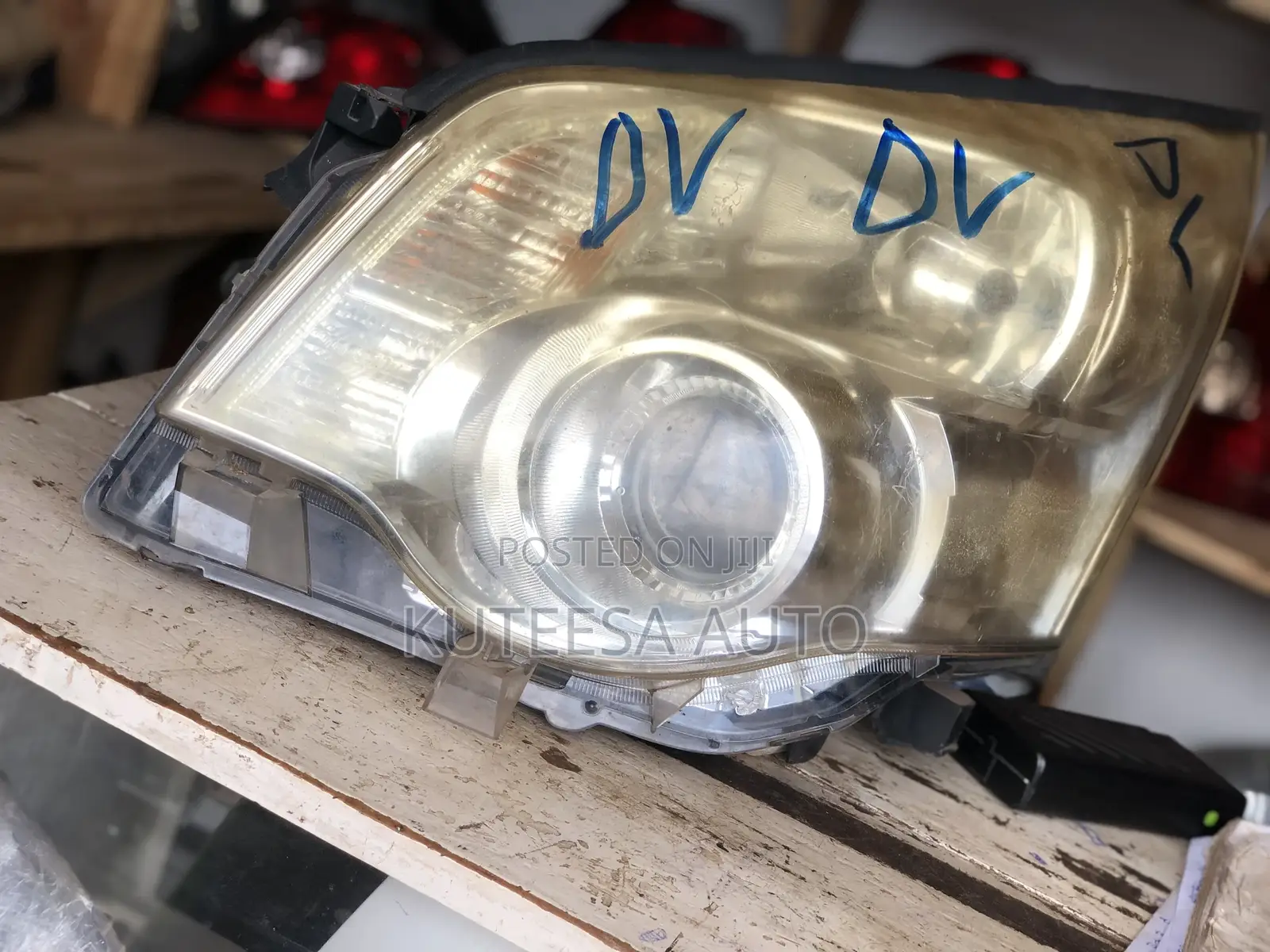 Noah 2012 Headlight