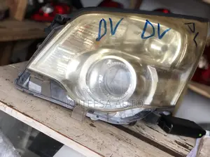 Noah 2012 Headlight