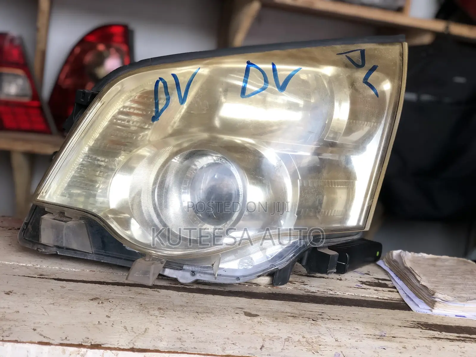 Noah 2012 Headlight