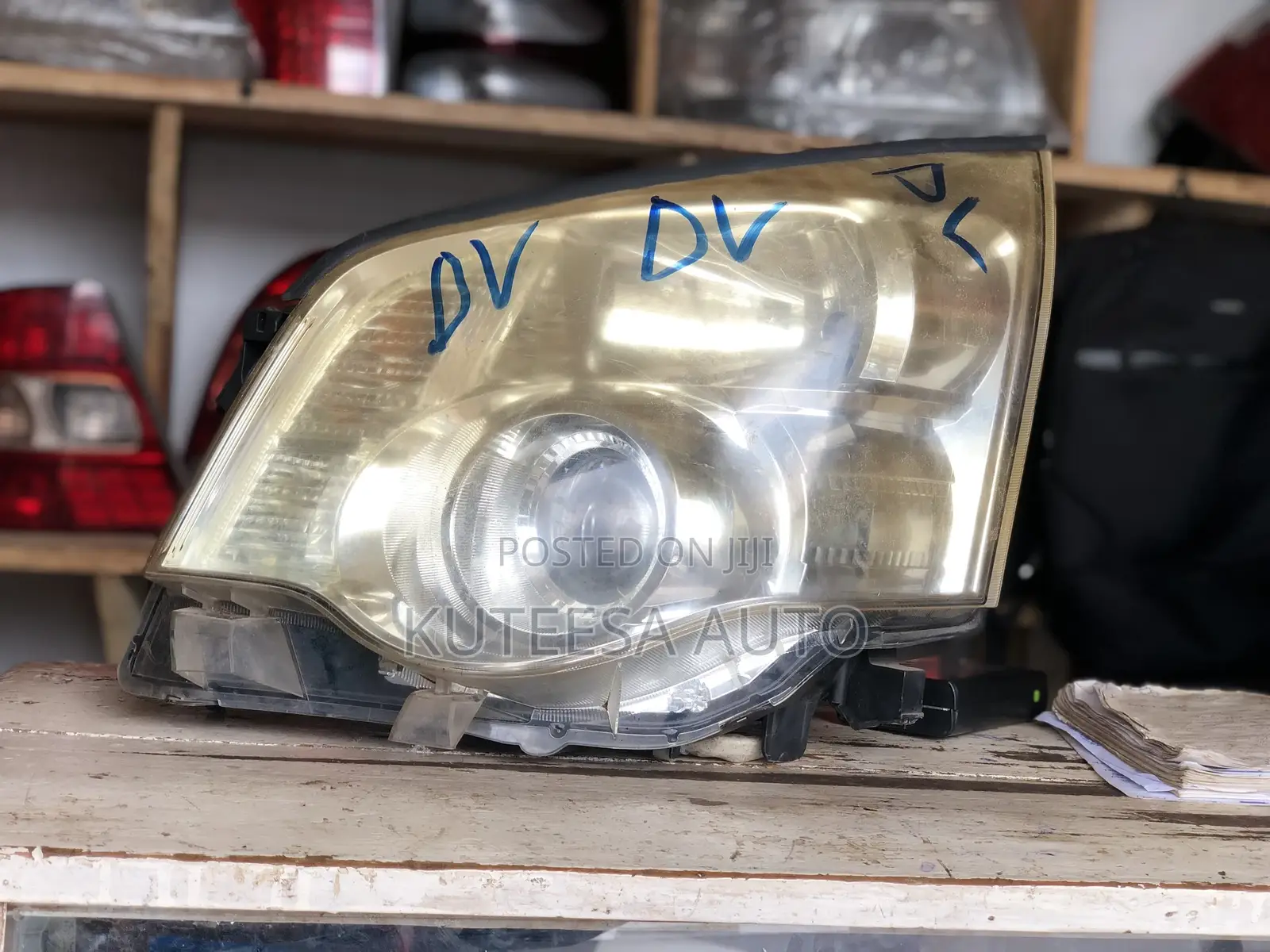 Noah 2012 Headlight