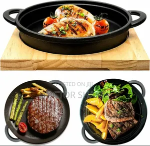 Quality Cast Iron Sizzler Pan With a Wooden Serving Board