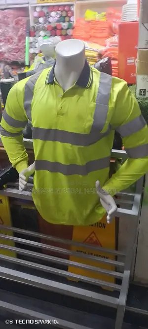 T-shirts With Reflectors.(Colar)