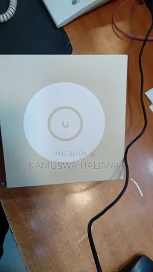 Ubiquiti Unifi 6 Pro (U6-Pro) Access Point.