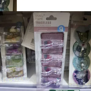 A Pack of Cning Home Traceless Sticking Hooks