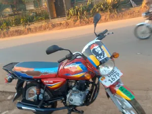 Bajaj Boxer 125 2022 Red