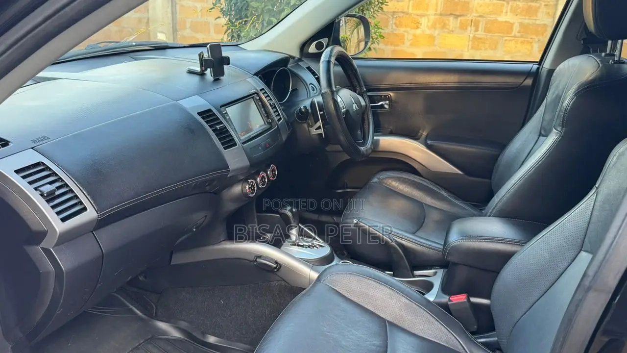 Mitsubishi Outlander 2011 Black