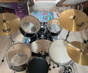 Acoustic Drum Kit/Set
