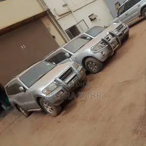 Mitsubishi Pajero 2002 Silver