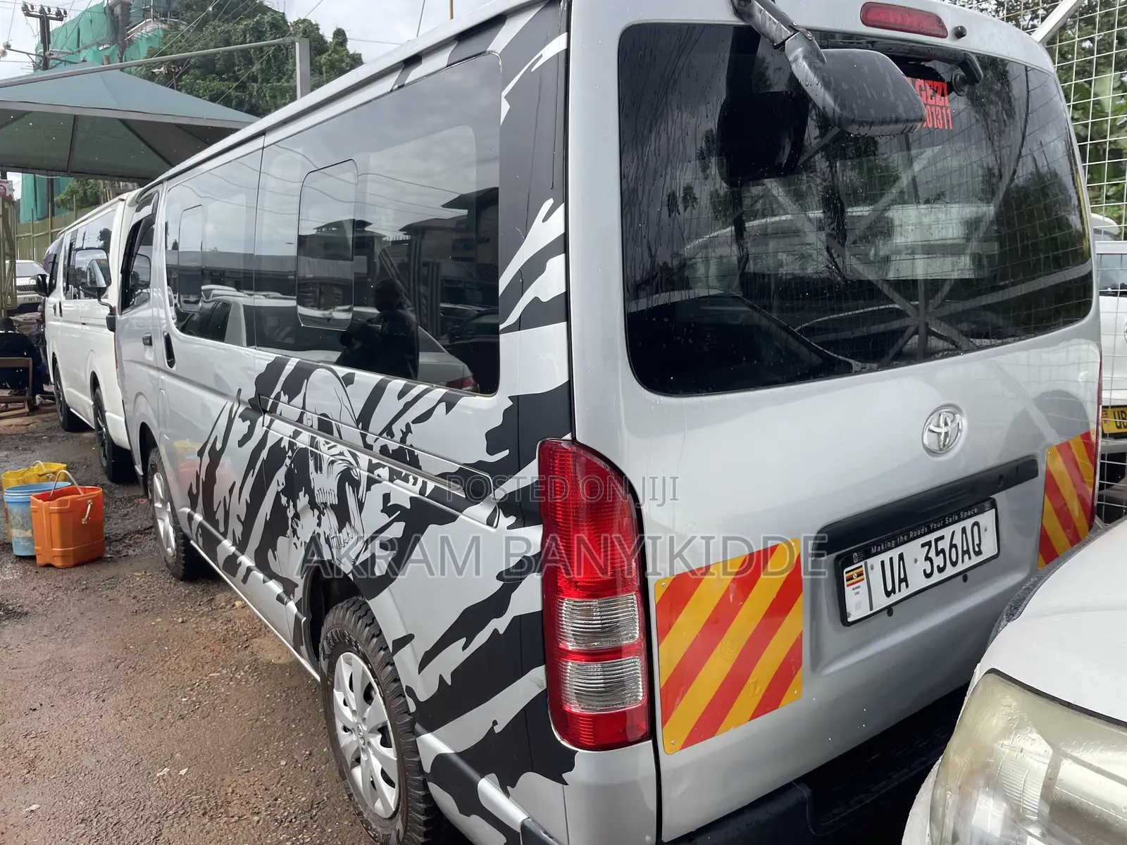 Toyota HiAce 2010 Silver