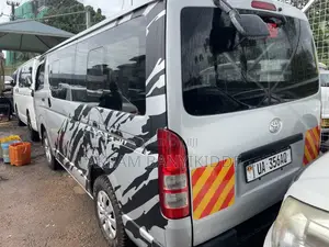 Toyota HiAce 2010 Silver