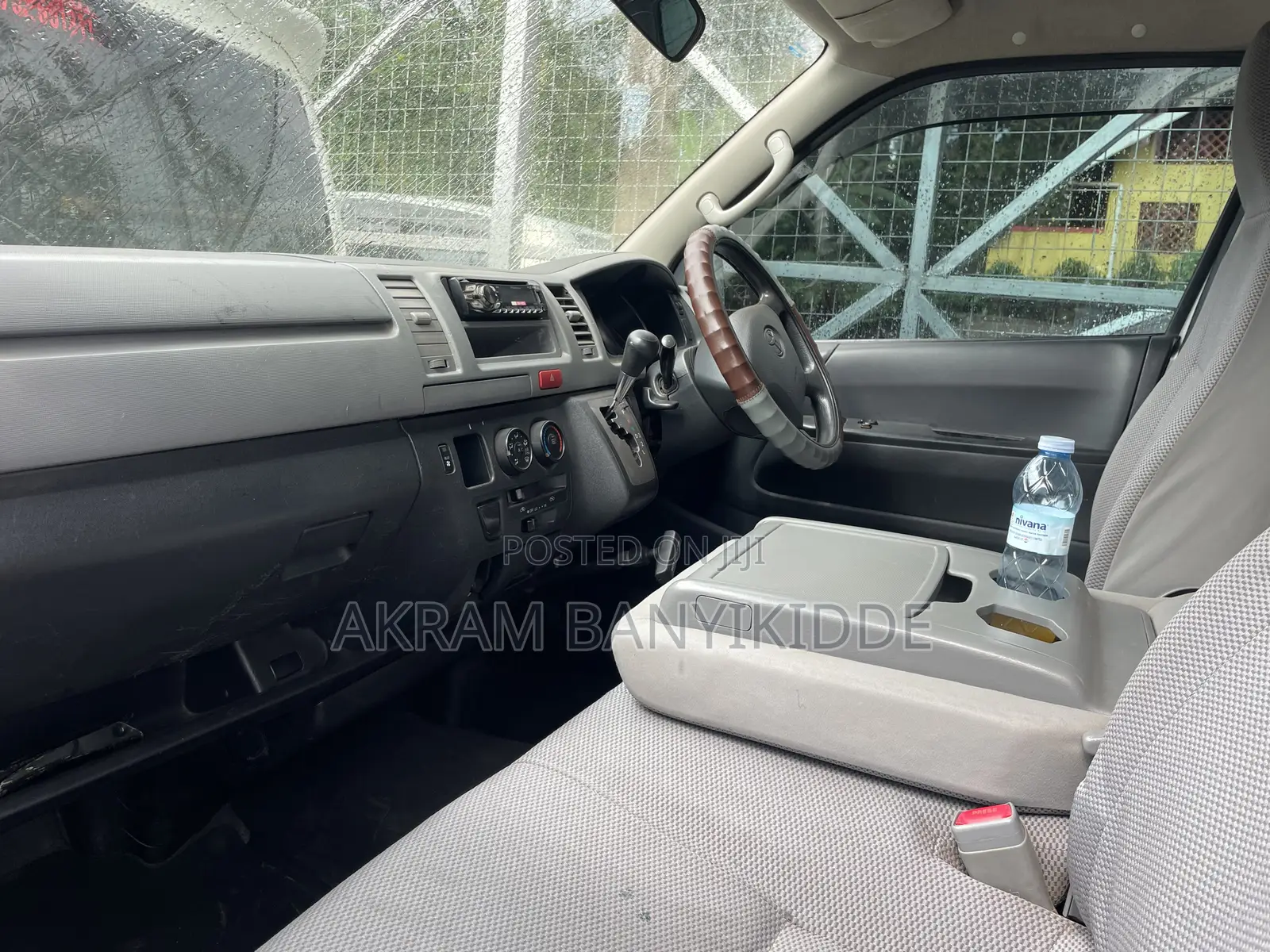 Toyota HiAce 2010 Silver