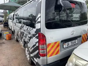 Toyota HiAce 2010 Silver