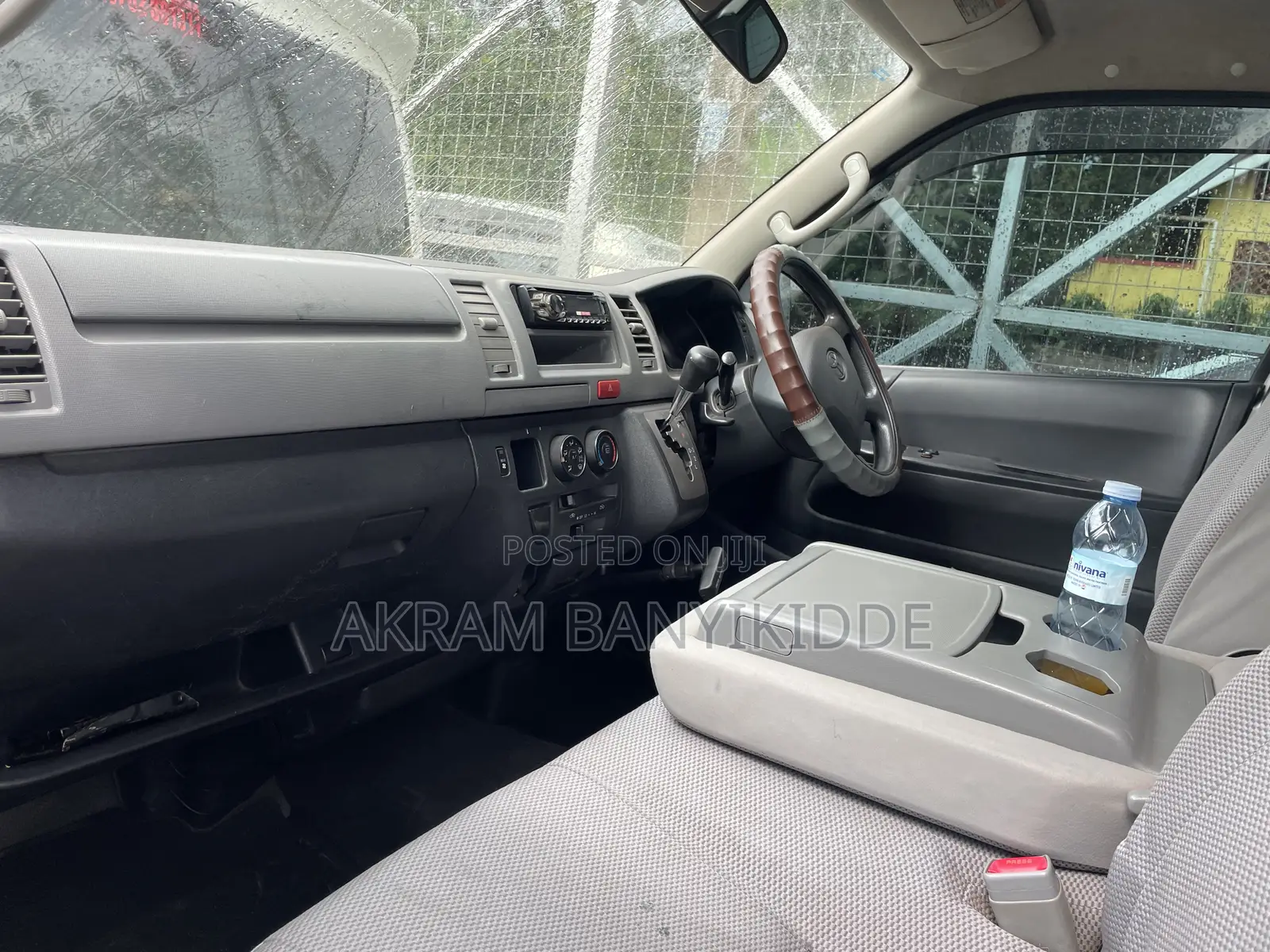 Toyota HiAce 2010 Silver