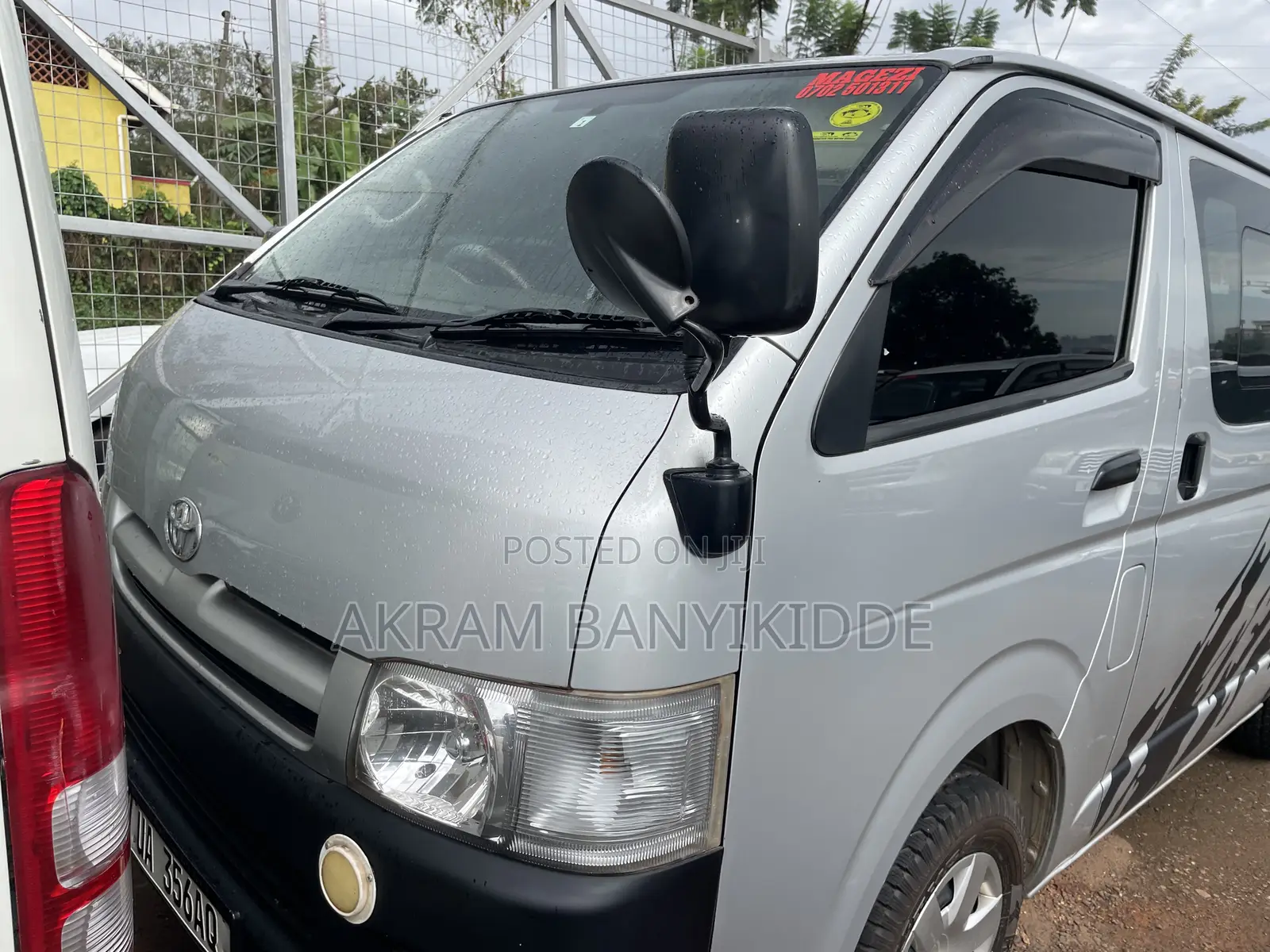 Toyota HiAce 2010 Silver