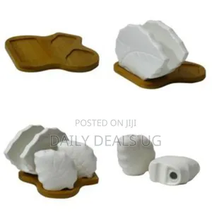Leaf Pepper and Salt Shaker With Saviet Holder-White