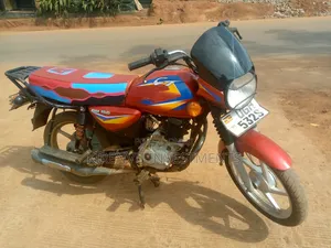 Bajaj Boxer 125 2022 Red
