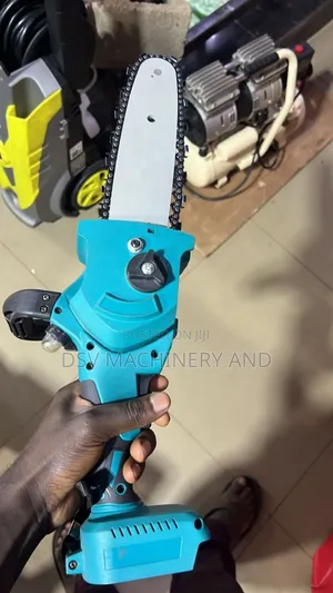 Makita Rechargeable Chainsaw