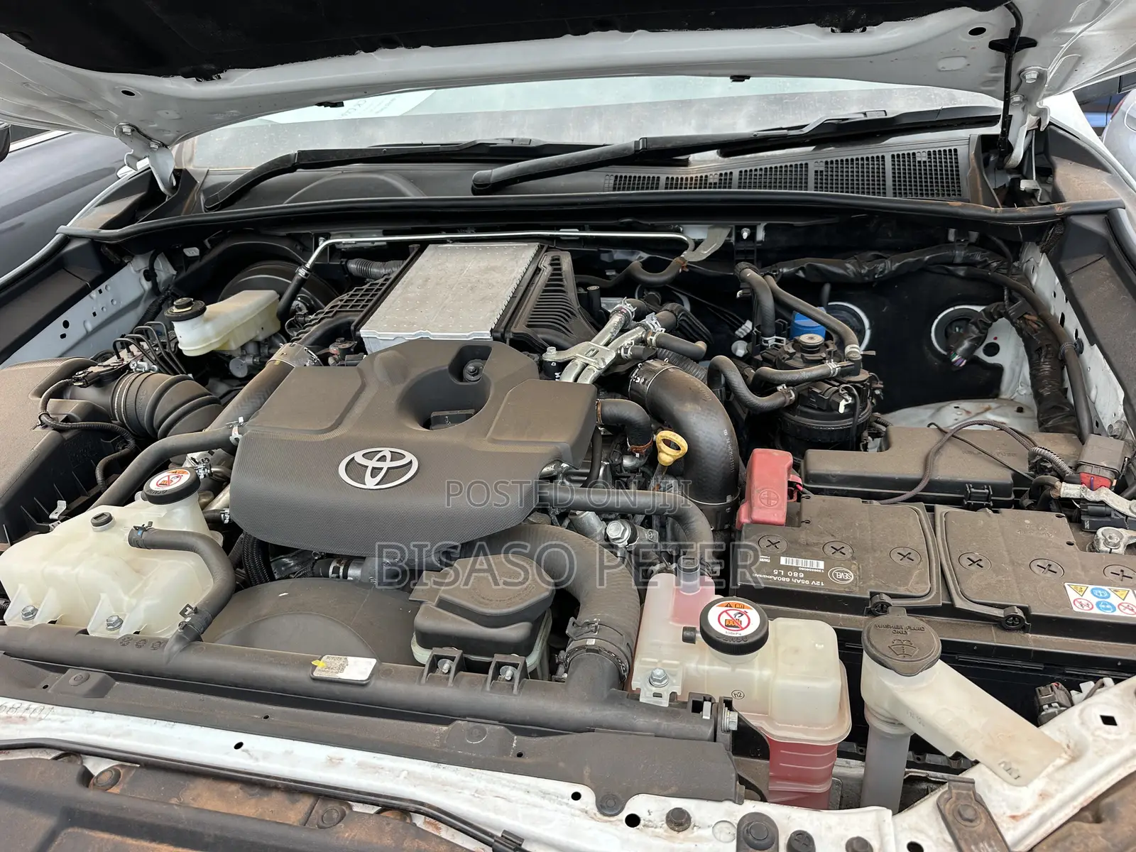 Toyota Hilux 2022 White