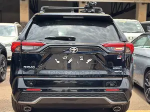 Toyota RAV4 XLE Premium AWD 2024 Black