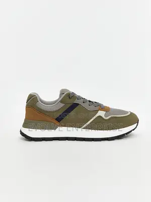Men's Lace-Up Sneaker