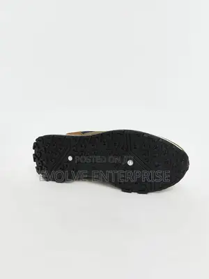 Men's Lace-Up Sneaker
