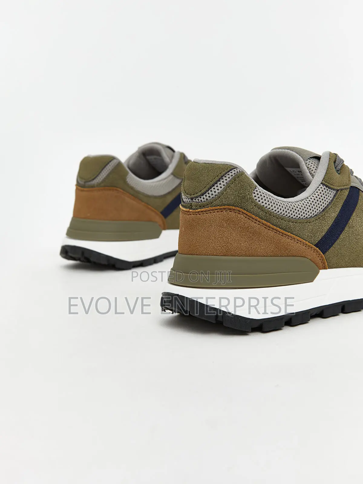 Men's Lace-Up Sneaker