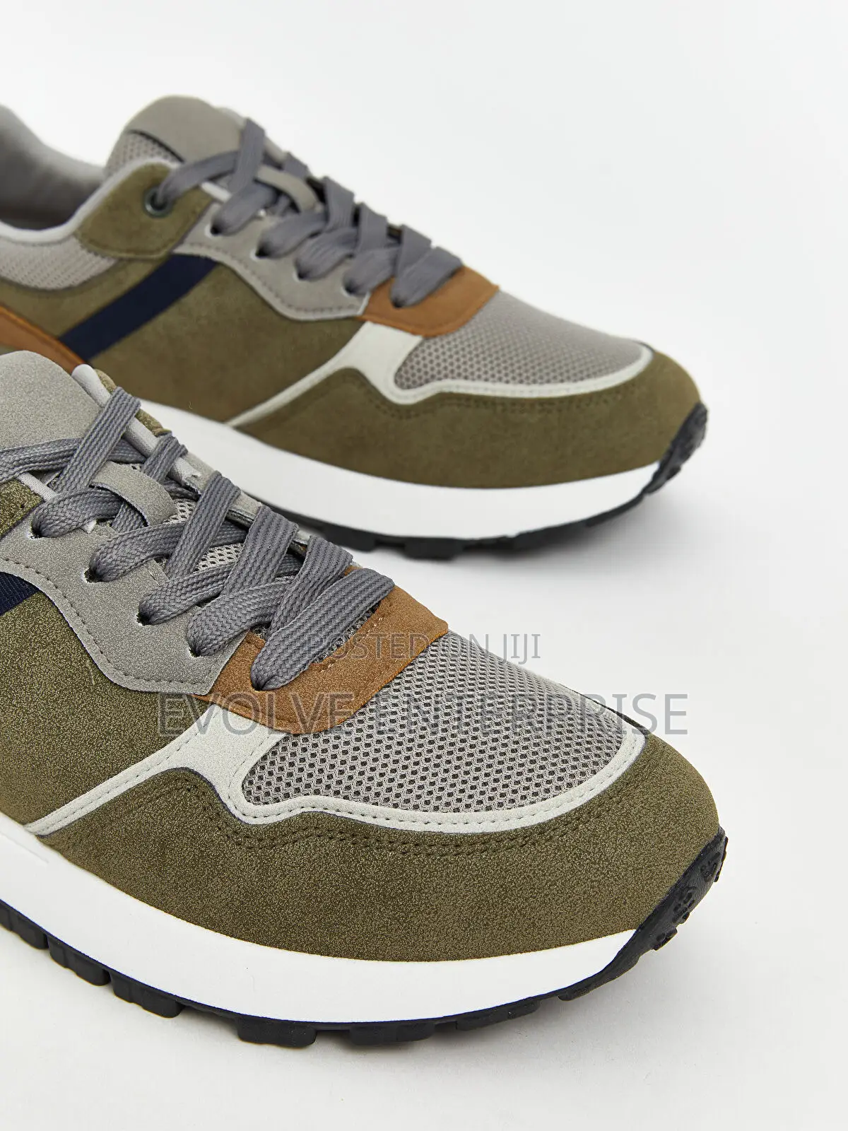 Men's Lace-Up Sneaker