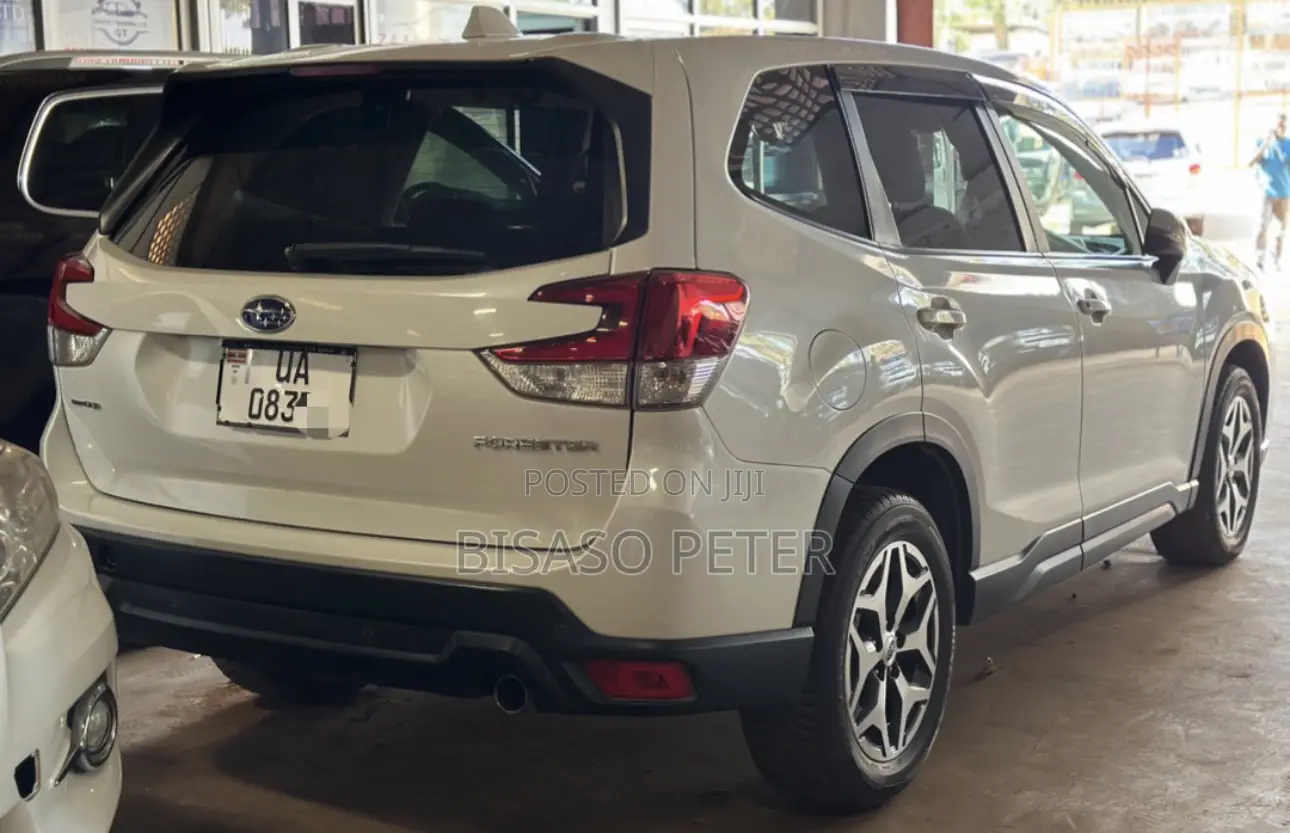 Subaru Forester Premium AWD 2019 White