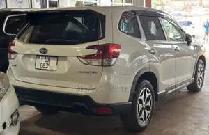 Subaru Forester Premium AWD 2019 White
