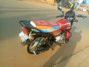 Bajaj Boxer 125 2021 Red