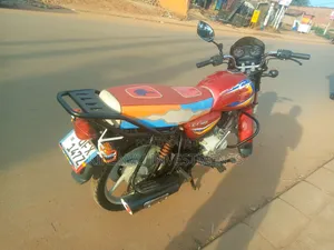 Bajaj Boxer 125 2021 Red