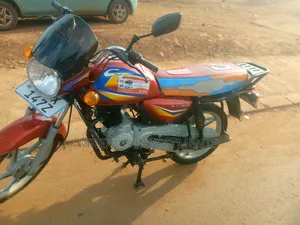 Bajaj Boxer 125 2021 Red