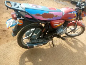 Bajaj Boxer 125 2022 Red