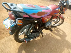 Bajaj Boxer 125 2022 Red