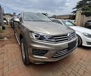 Volkswagen Touareg 2016 Gold